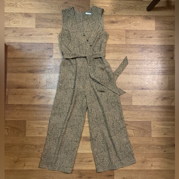 Jumper/Romper - Picture 1 of 5